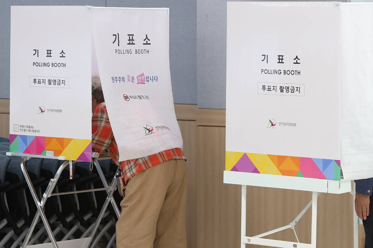 "모르고 하면 큰일 납니다"...투표소서 했다가 최대 ‘징역’ 받는 행동